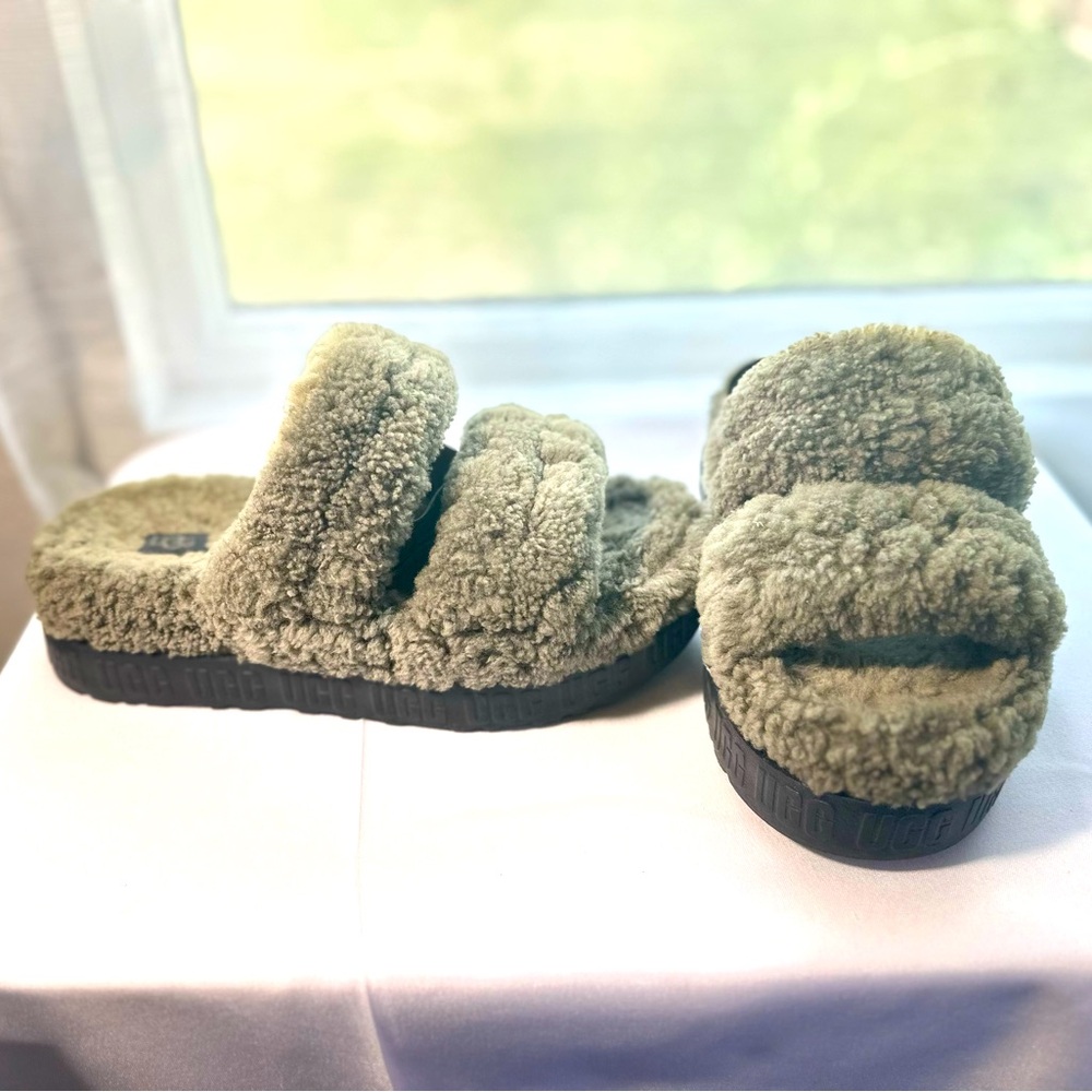 UGG Fluff slide Slippers